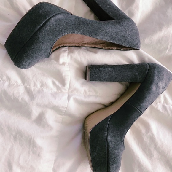 Grey Pumps - Picture 3 of 3